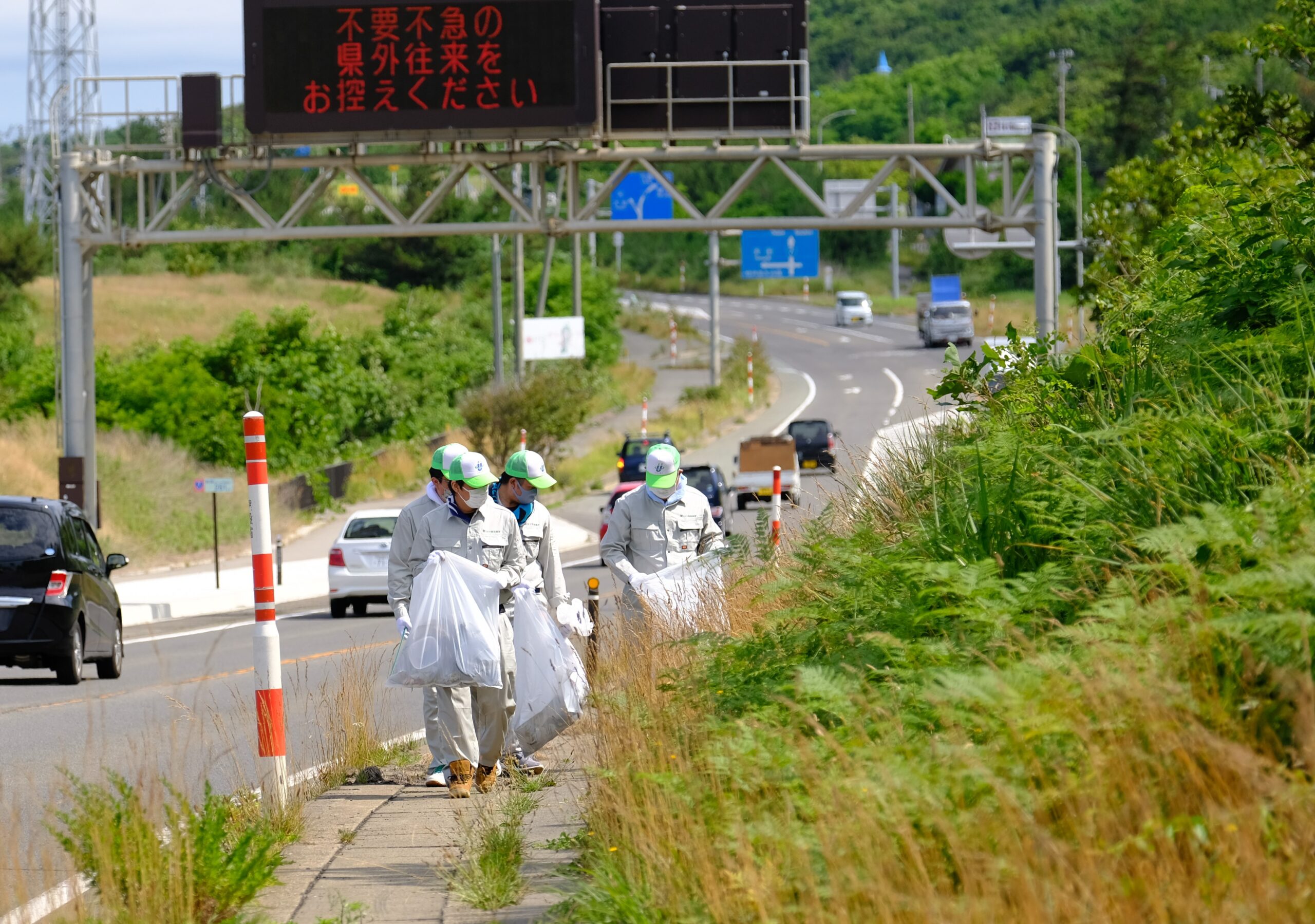 国道7号 秋田下浜道路周辺のクリーンアップを実施しました