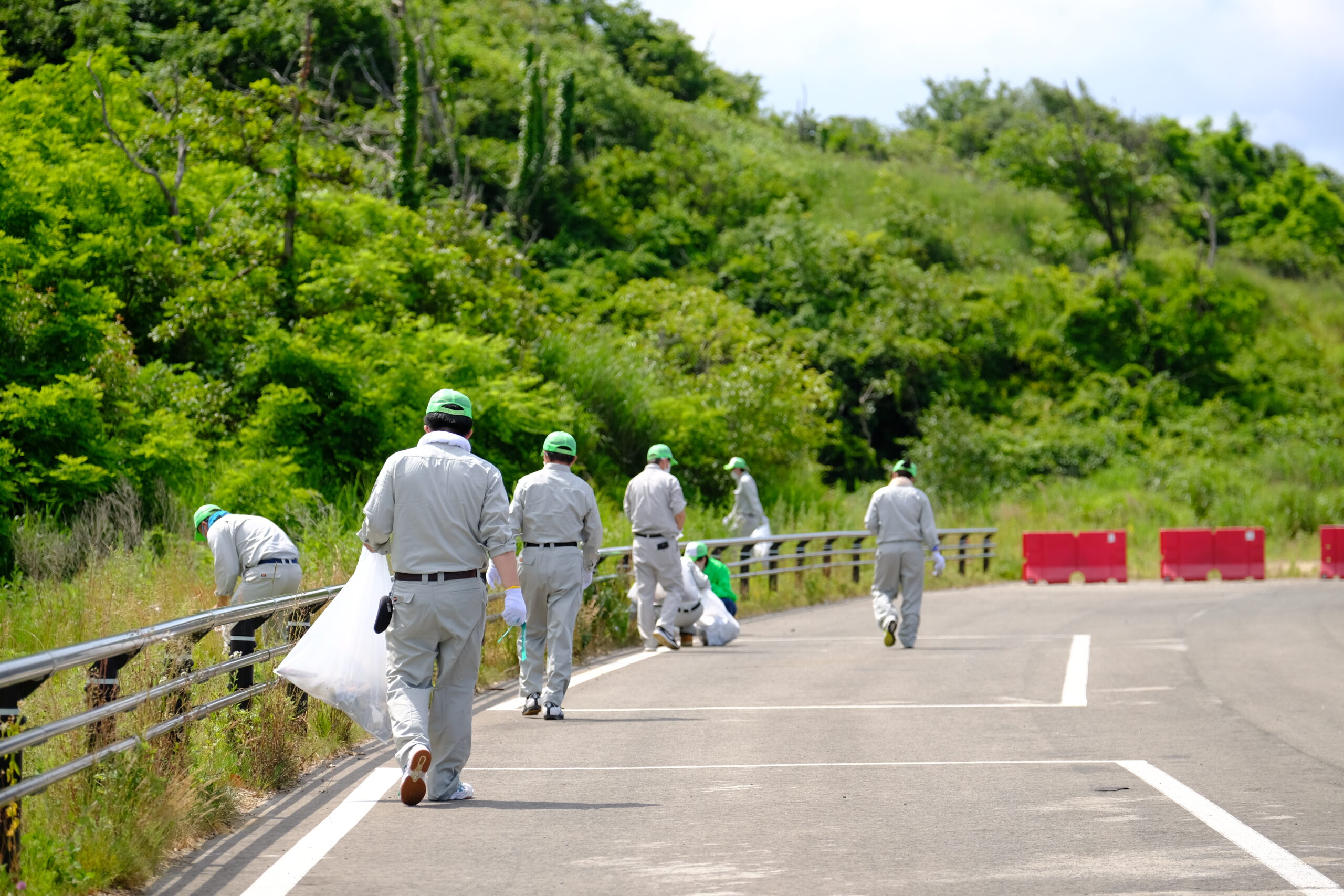 国道7号　秋田下浜道路周辺のクリーンアップを実施しました